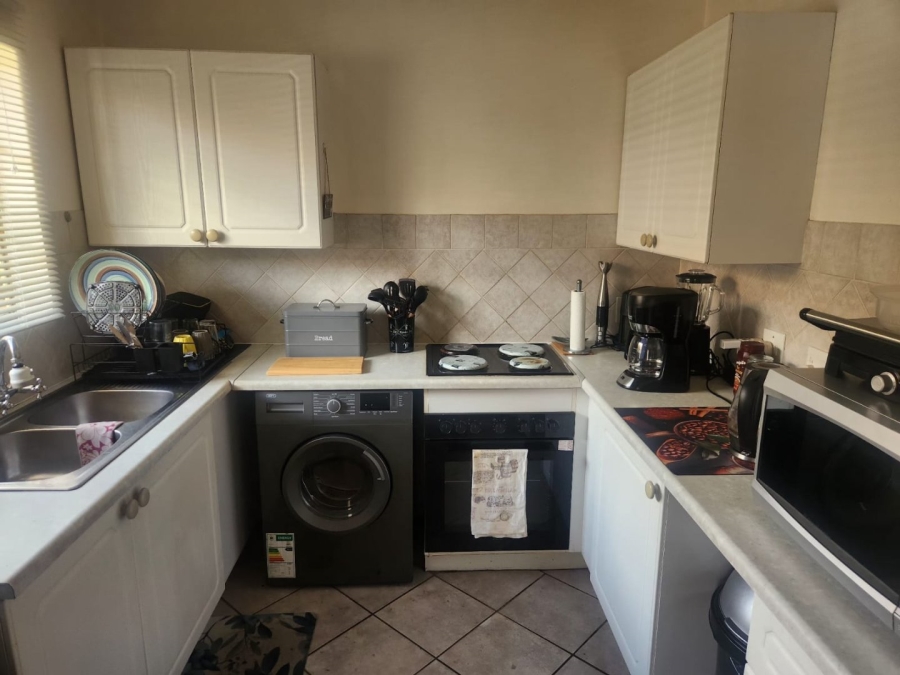 2 Bedroom Property for Sale in Rooihuiskraal North Gauteng