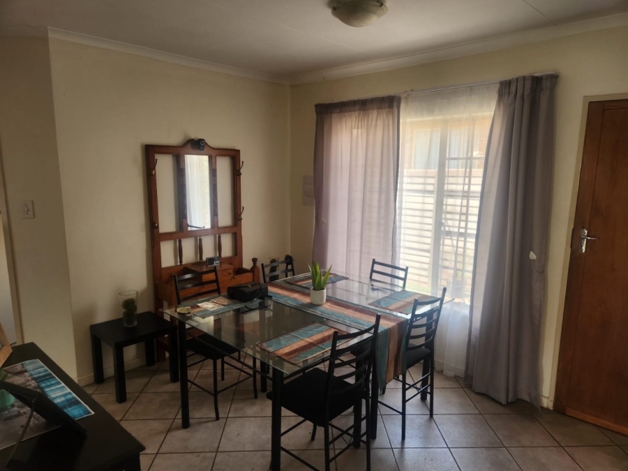 2 Bedroom Property for Sale in Rooihuiskraal North Gauteng