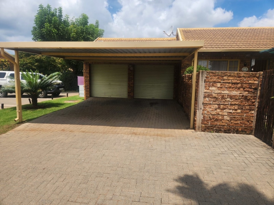 2 Bedroom Property for Sale in Rooihuiskraal North Gauteng