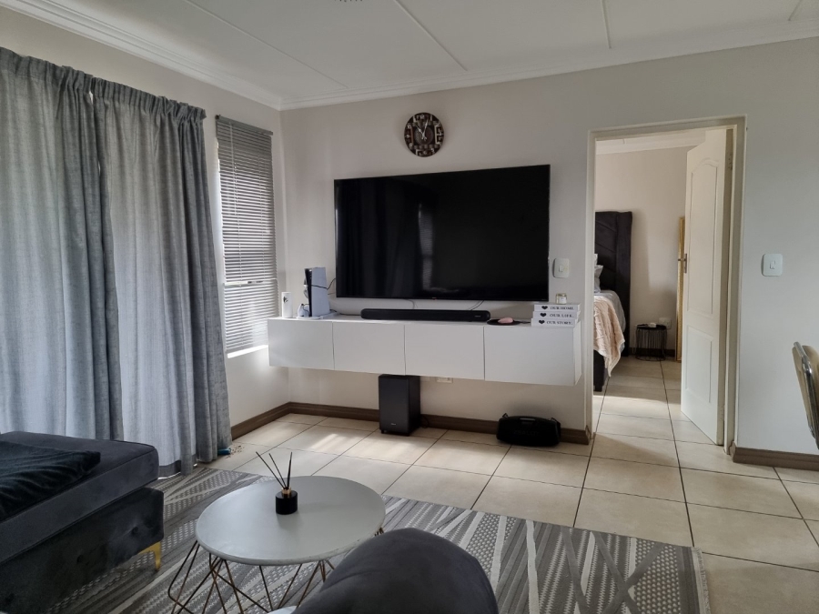 2 Bedroom Property for Sale in Amberfield Gauteng