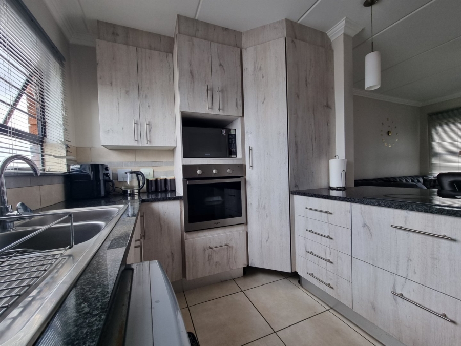 2 Bedroom Property for Sale in Amberfield Gauteng