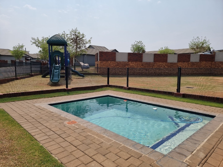 2 Bedroom Property for Sale in Amberfield Gauteng