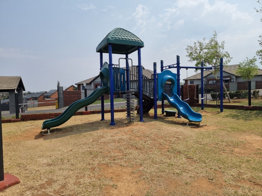 2 Bedroom Property for Sale in Amberfield Gauteng