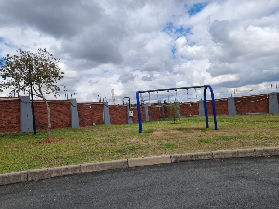 2 Bedroom Property for Sale in Amberfield Gauteng