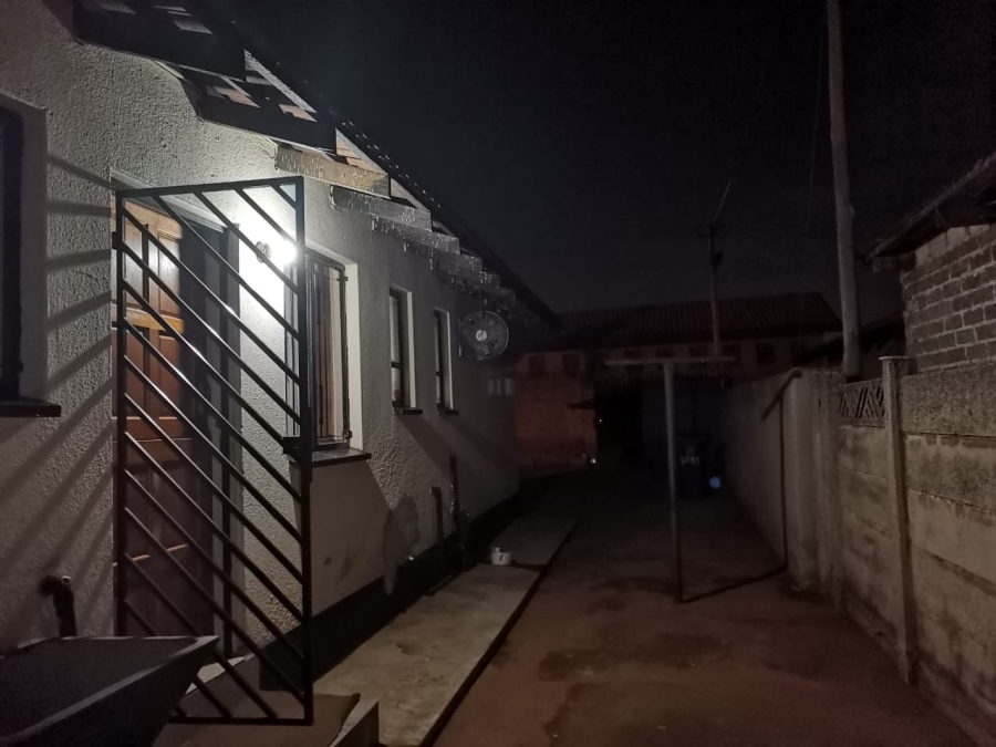 To Let 3 Bedroom Property for Rent in Chiawelo Gauteng
