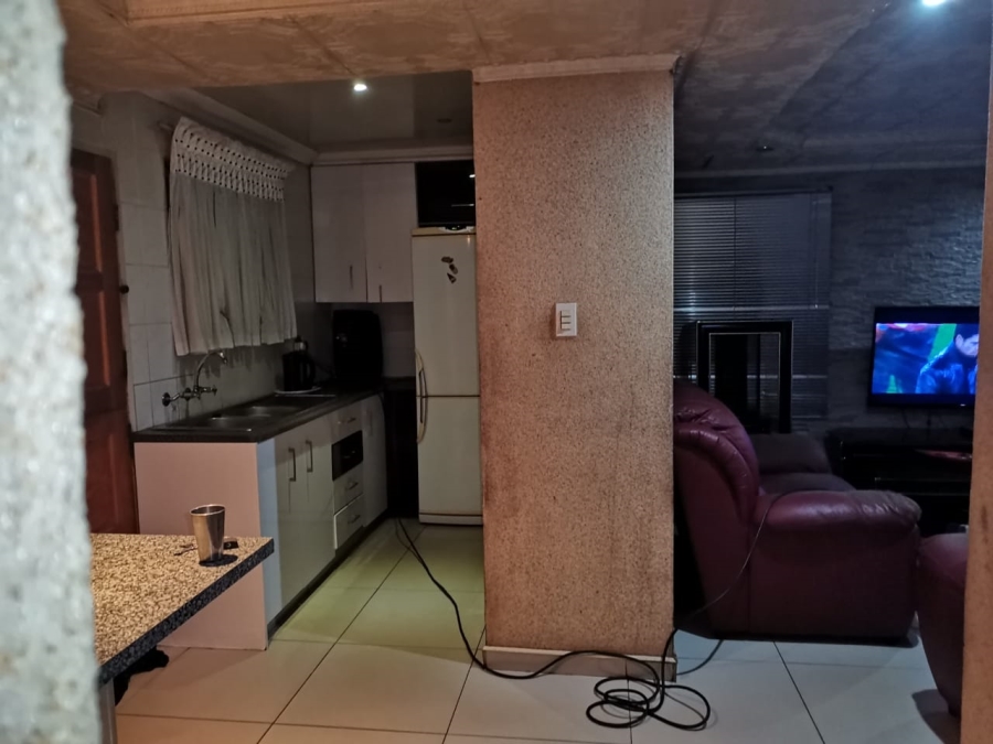 To Let 3 Bedroom Property for Rent in Chiawelo Gauteng