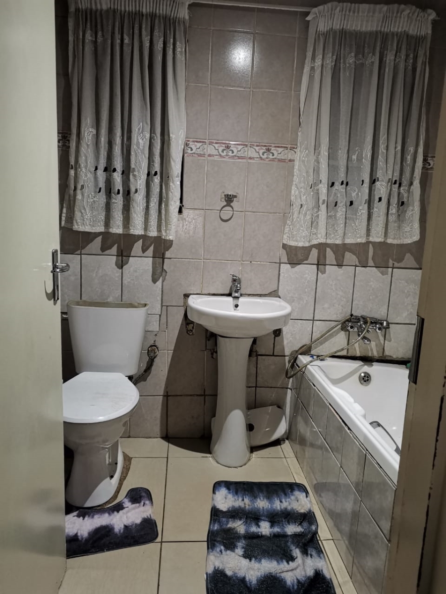 To Let 3 Bedroom Property for Rent in Chiawelo Gauteng