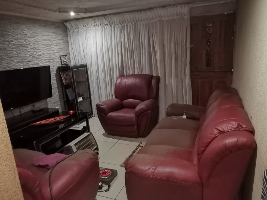 To Let 3 Bedroom Property for Rent in Chiawelo Gauteng