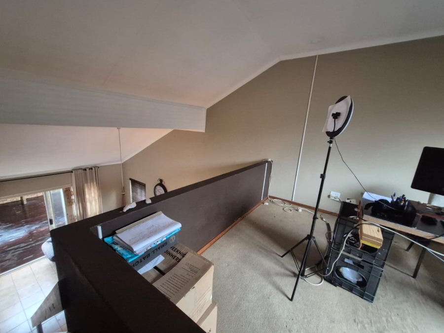 3 Bedroom Property for Sale in Radiokop Gauteng