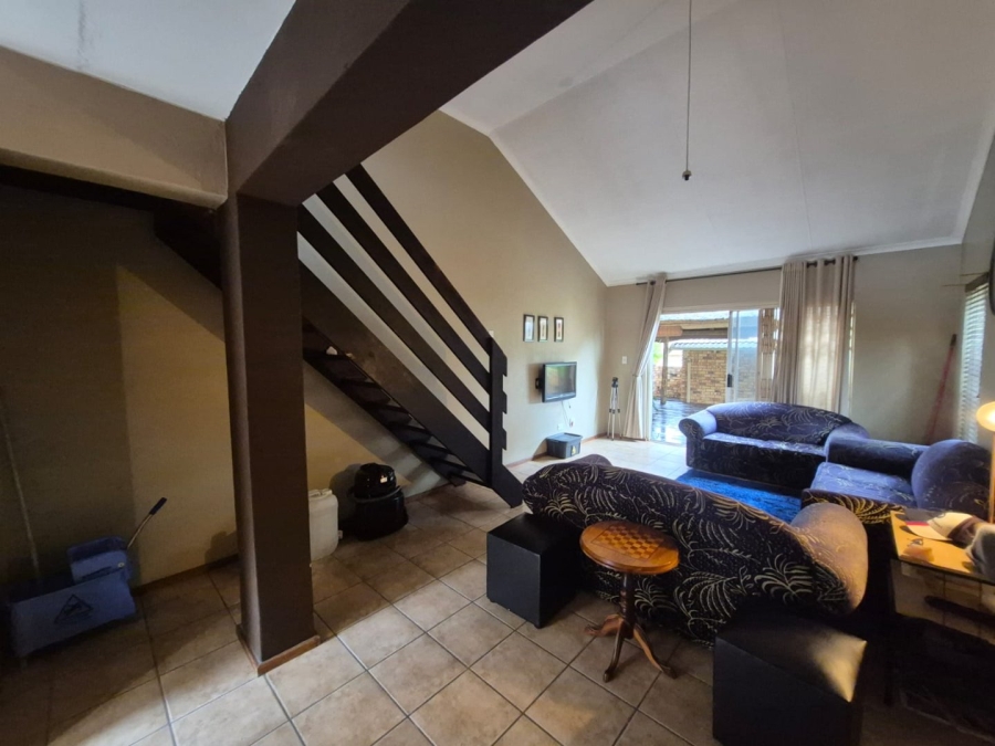 3 Bedroom Property for Sale in Radiokop Gauteng