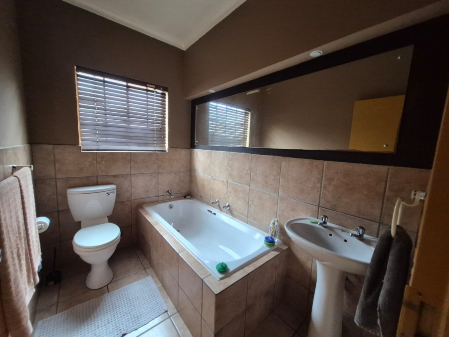 3 Bedroom Property for Sale in Radiokop Gauteng