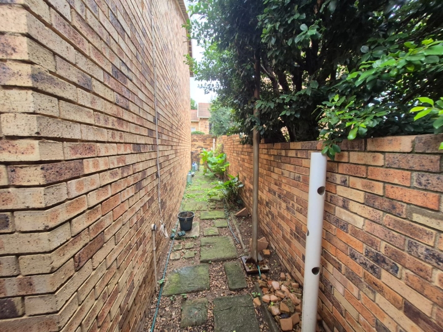 3 Bedroom Property for Sale in Radiokop Gauteng