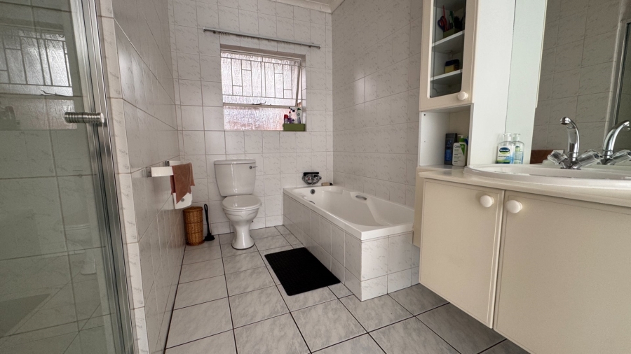 3 Bedroom Property for Sale in Three Rivers Gauteng