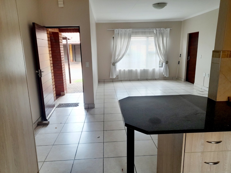To Let 2 Bedroom Property for Rent in Eldoraigne Gauteng