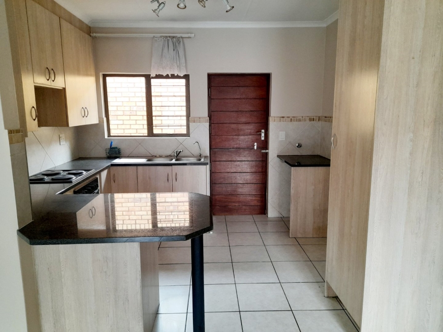To Let 2 Bedroom Property for Rent in Eldoraigne Gauteng