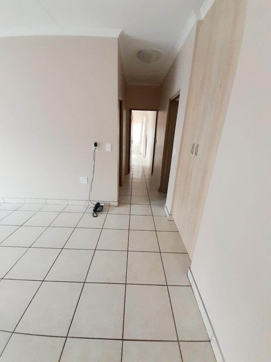 To Let 2 Bedroom Property for Rent in Eldoraigne Gauteng