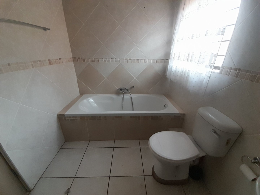 To Let 2 Bedroom Property for Rent in Eldoraigne Gauteng