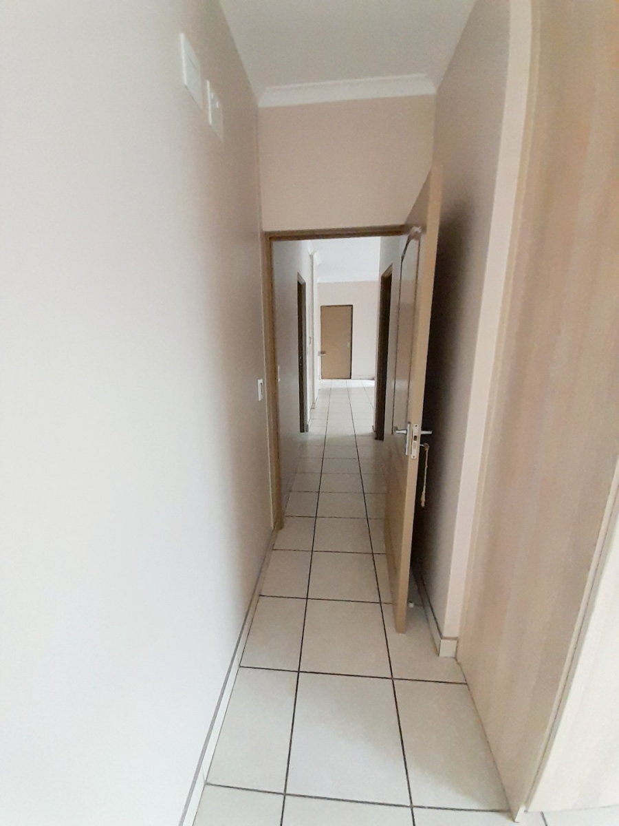 To Let 2 Bedroom Property for Rent in Eldoraigne Gauteng