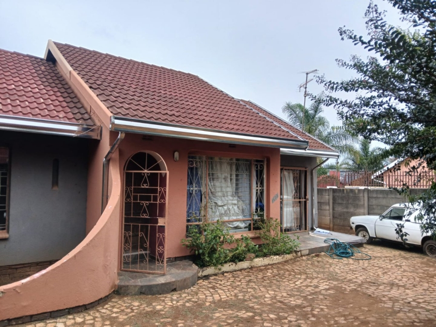 3 Bedroom Property for Sale in Lenasia South Gauteng