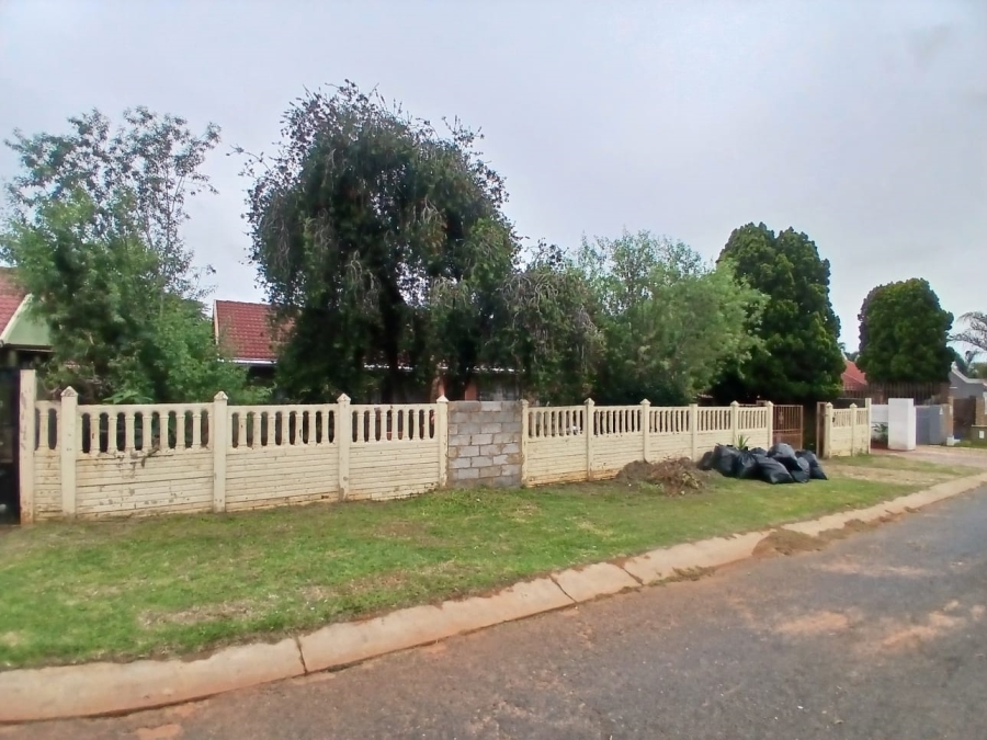 3 Bedroom Property for Sale in Lenasia South Gauteng