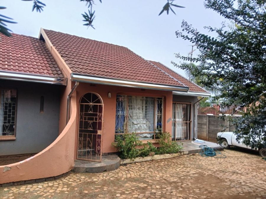3 Bedroom Property for Sale in Lenasia South Gauteng