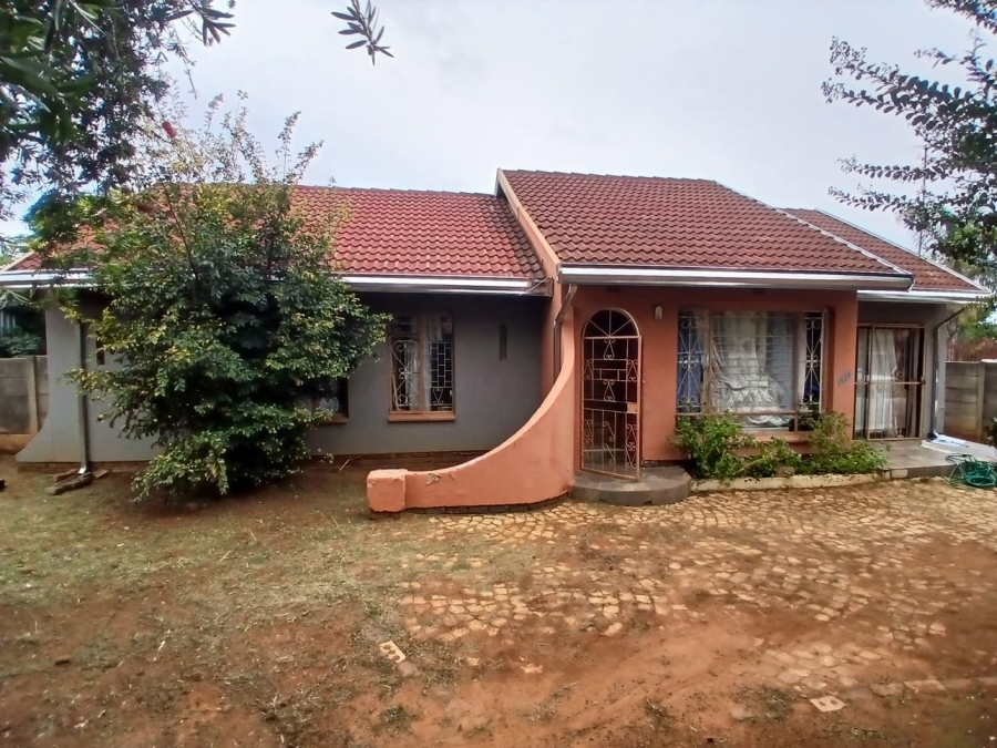 3 Bedroom Property for Sale in Lenasia South Gauteng
