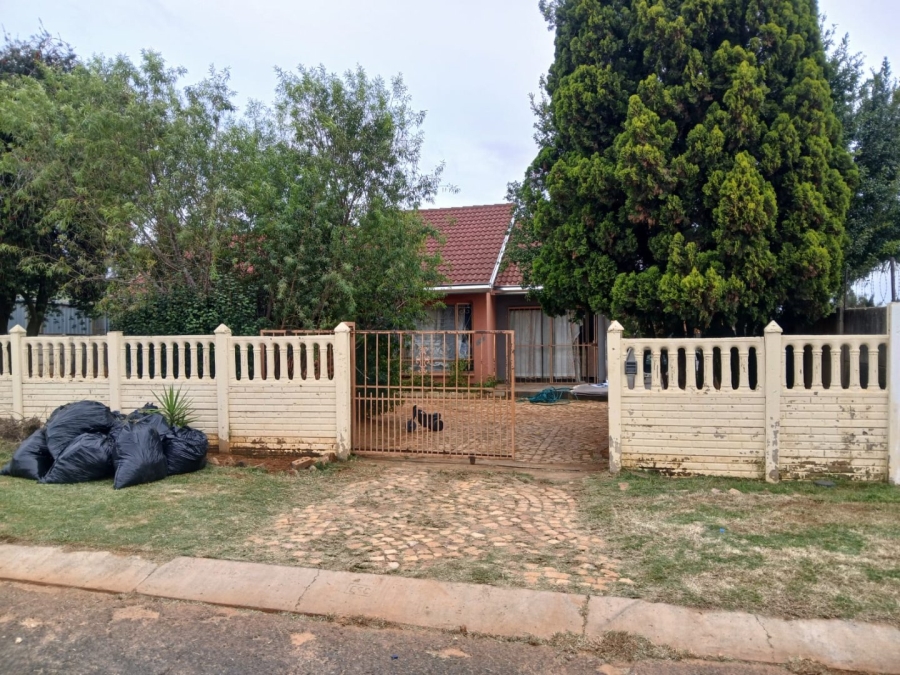 3 Bedroom Property for Sale in Lenasia South Gauteng