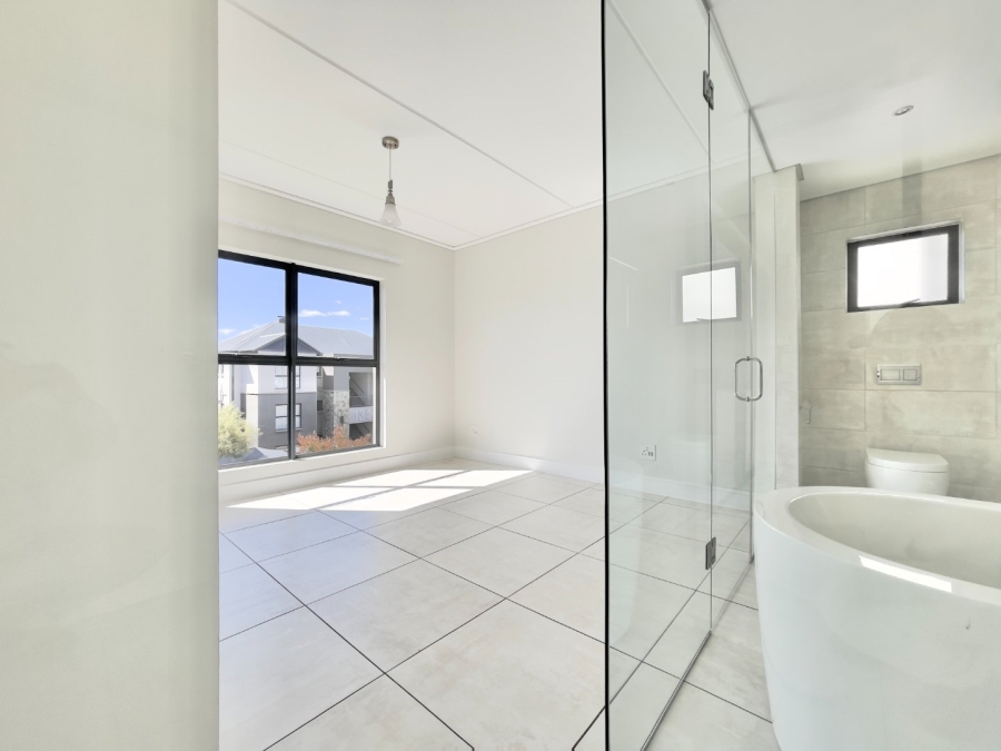 To Let 3 Bedroom Property for Rent in The Polofields Gauteng