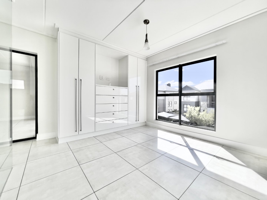 To Let 3 Bedroom Property for Rent in The Polofields Gauteng