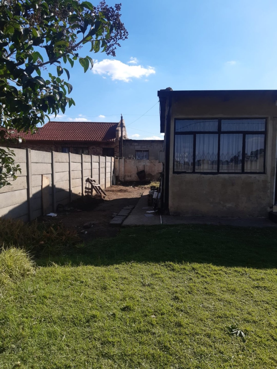 2 Bedroom Property for Sale in Naledi Gauteng