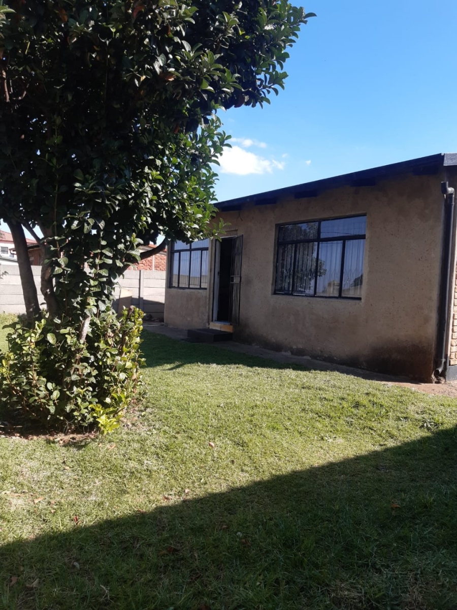 2 Bedroom Property for Sale in Naledi Gauteng