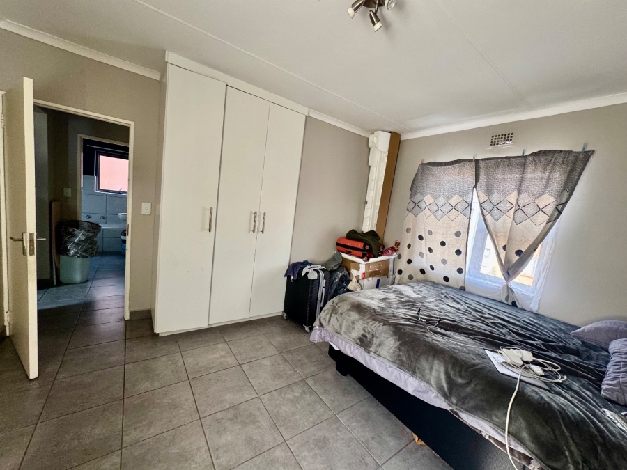 2 Bedroom Property for Sale in Grand Central Gauteng