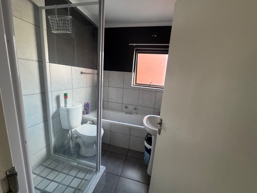 2 Bedroom Property for Sale in Grand Central Gauteng