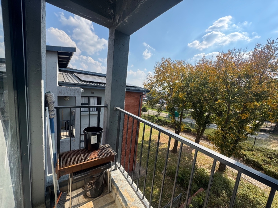 2 Bedroom Property for Sale in Grand Central Gauteng