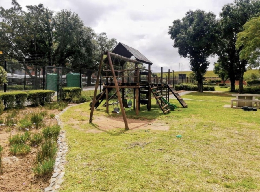 2 Bedroom Property for Sale in Grand Central Gauteng
