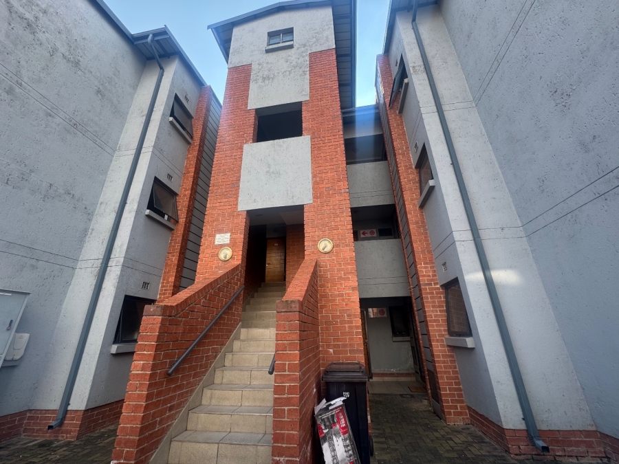 2 Bedroom Property for Sale in Grand Central Gauteng