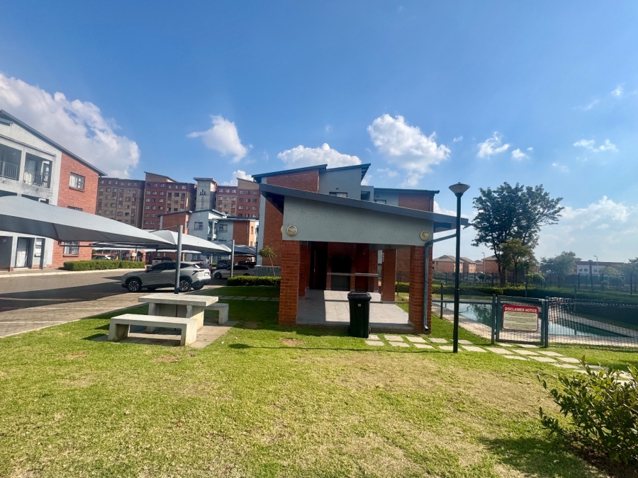 2 Bedroom Property for Sale in Grand Central Gauteng