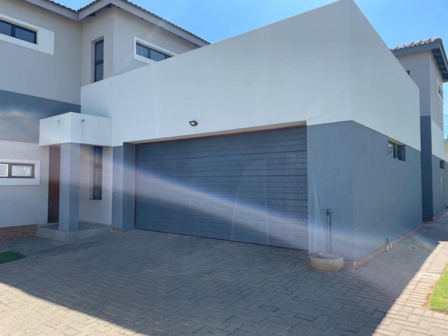 To Let 3 Bedroom Property for Rent in Thatchfield Ridge Gauteng