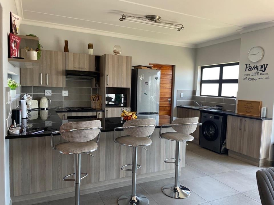 To Let 3 Bedroom Property for Rent in Thatchfield Ridge Gauteng