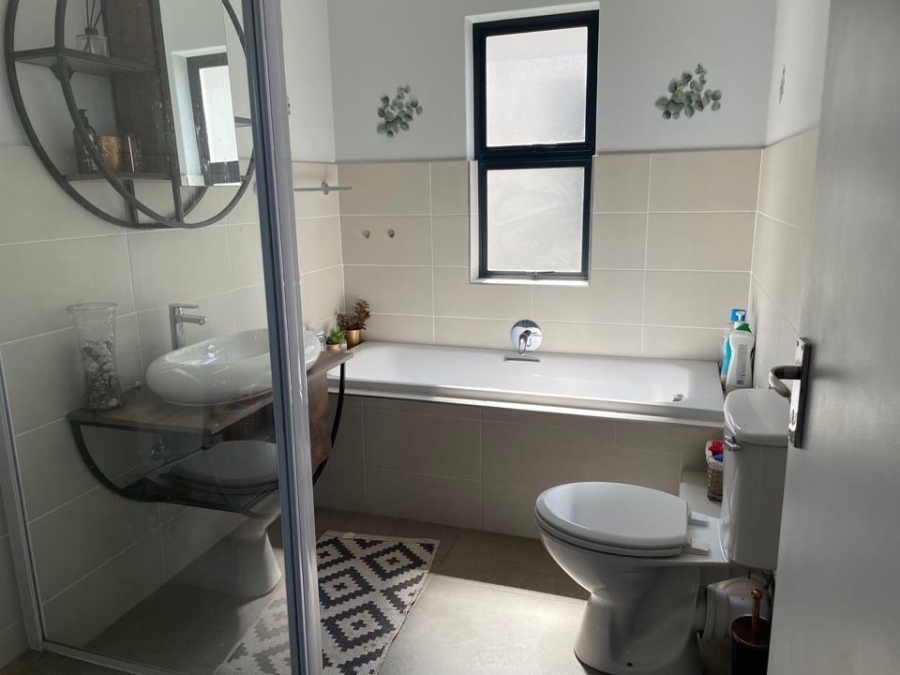 To Let 3 Bedroom Property for Rent in Thatchfield Ridge Gauteng