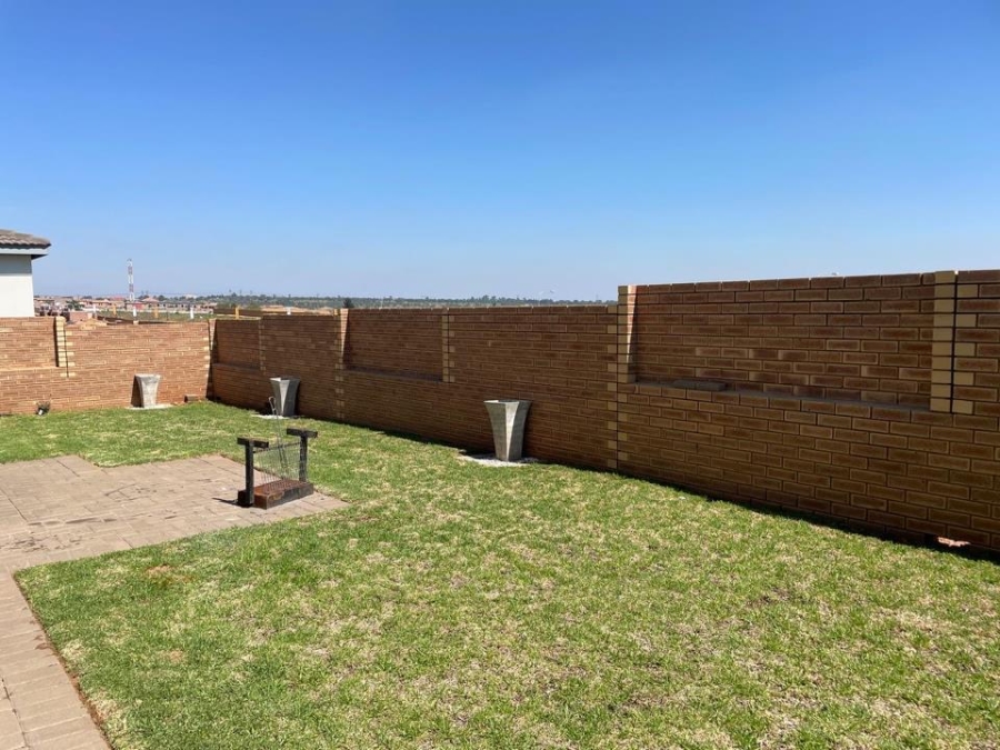 To Let 3 Bedroom Property for Rent in Thatchfield Ridge Gauteng