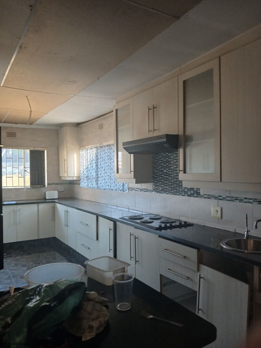 4 Bedroom Property for Sale in Florida Park Gauteng