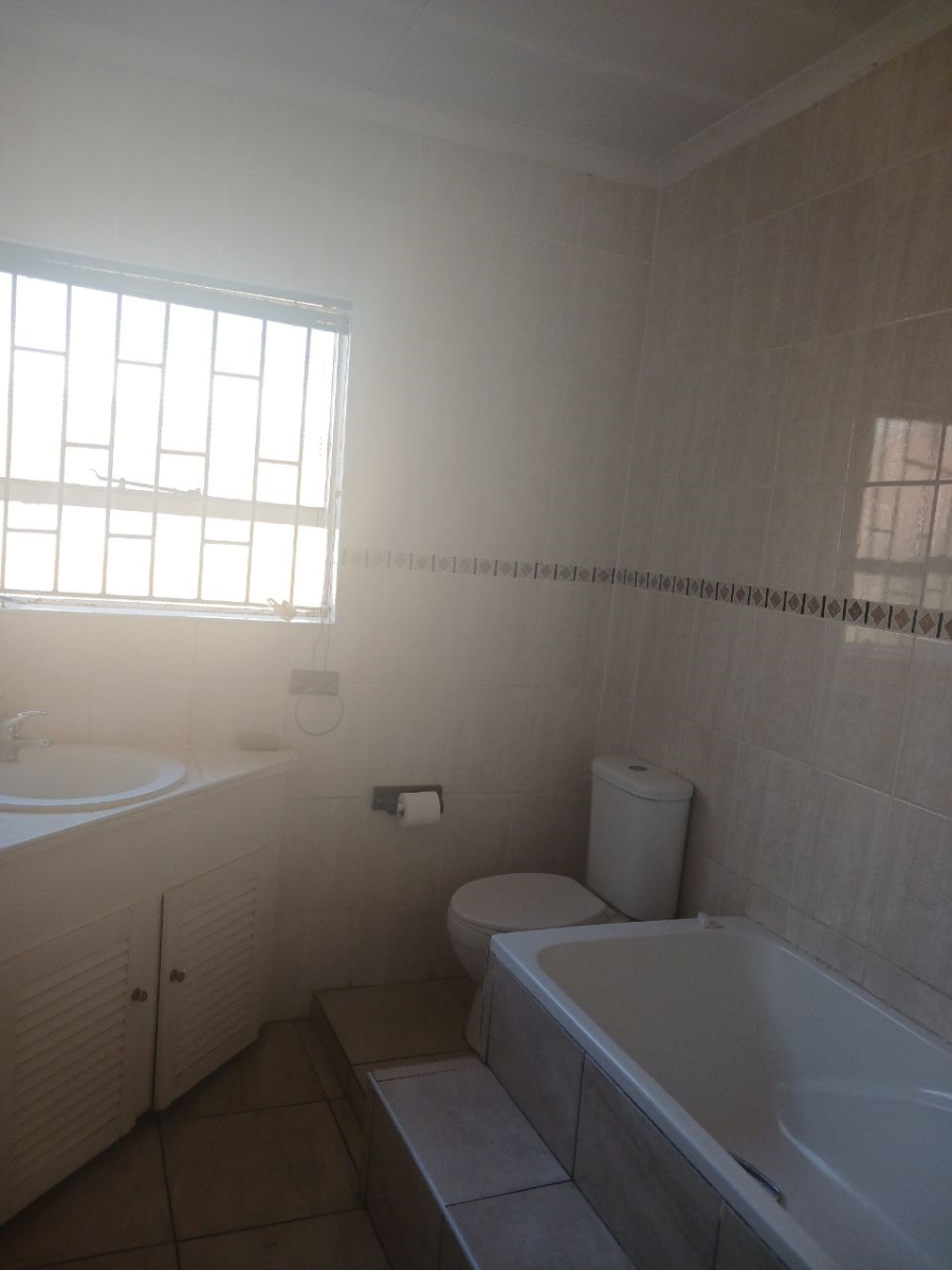 4 Bedroom Property for Sale in Florida Park Gauteng