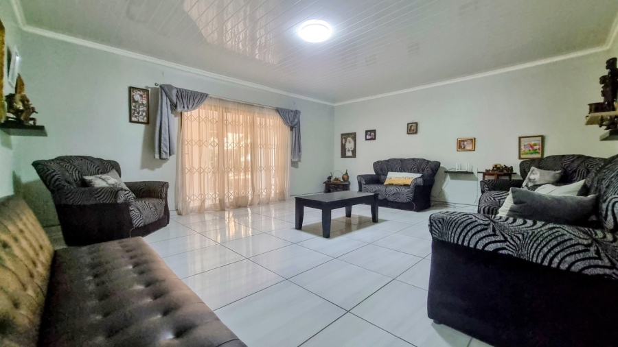 4 Bedroom Property for Sale in Mullerstuine Gauteng