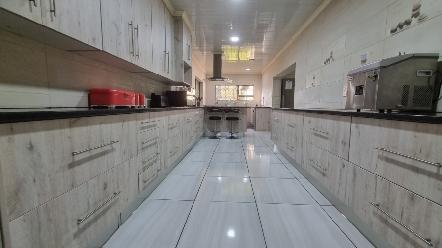 4 Bedroom Property for Sale in Mullerstuine Gauteng