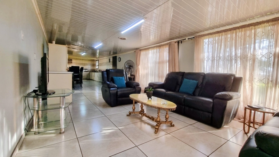 4 Bedroom Property for Sale in Mullerstuine Gauteng