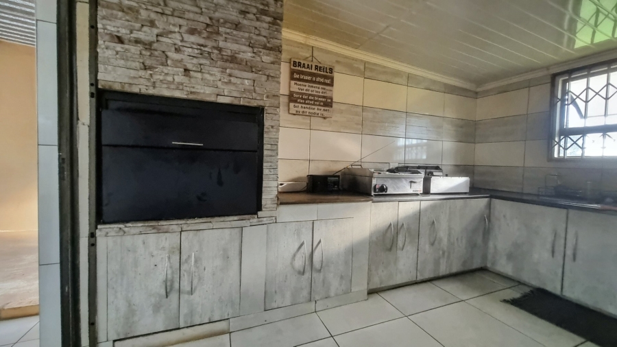 4 Bedroom Property for Sale in Mullerstuine Gauteng