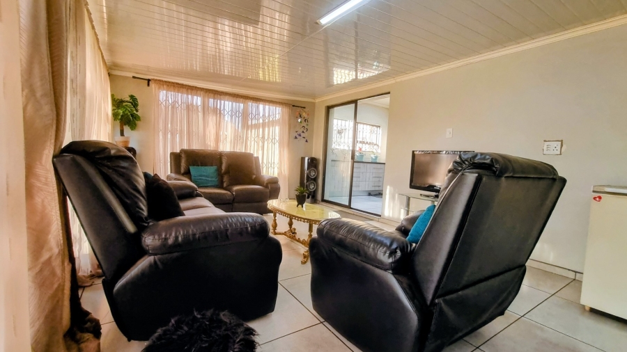 4 Bedroom Property for Sale in Mullerstuine Gauteng