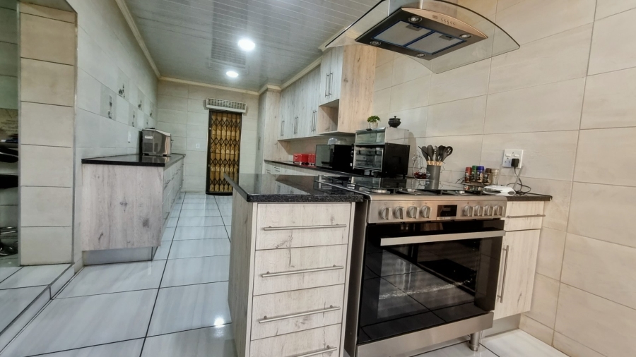4 Bedroom Property for Sale in Mullerstuine Gauteng