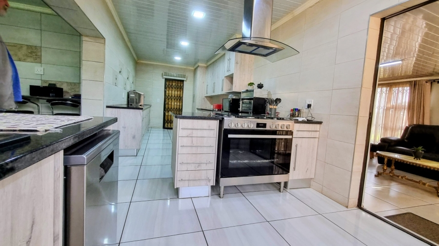 4 Bedroom Property for Sale in Mullerstuine Gauteng